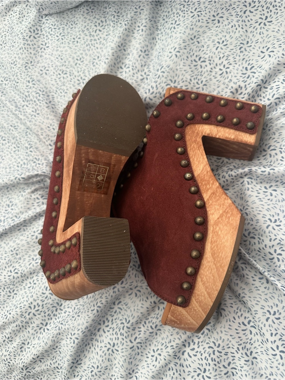 NEW Women's Burgundy Suede Studded Platform Mules- size 8.5 - Picture 5 of 7